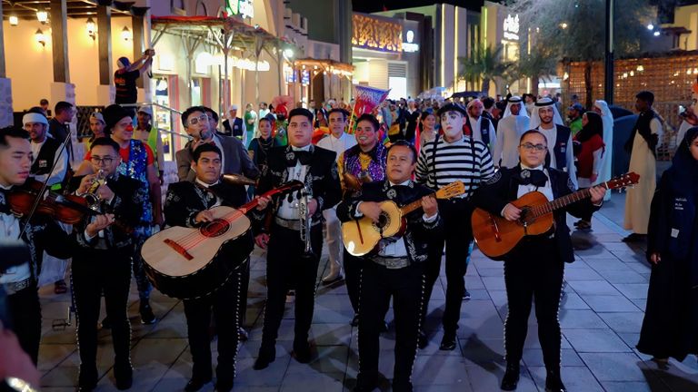 مسيرة الحضارات في مهرجان الشيخ زايد 