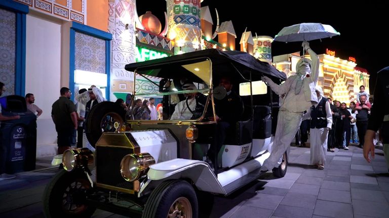 مسيرة الحضارات في مهرجان الشيخ زايد 