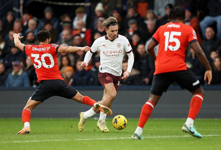 من مباراة مانشستر سيتي ولوتون تاون في الدوري الإنجليزي