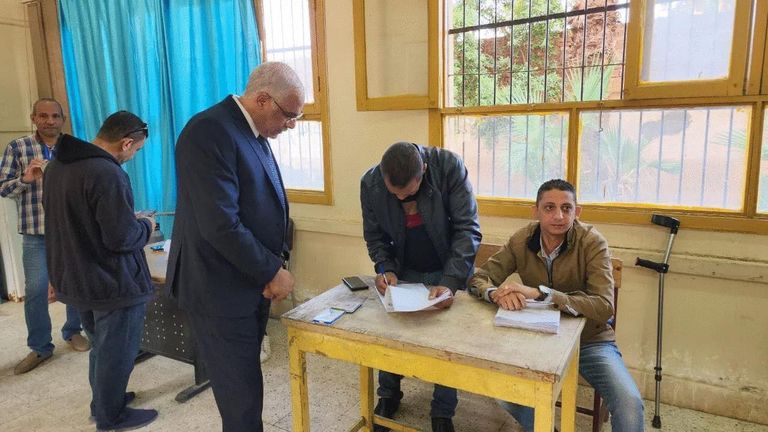 الرياضيون يدلون بأصواتهم في انتخابات الرئاسة المصرية عماد متعب نجم الأهلي السابق