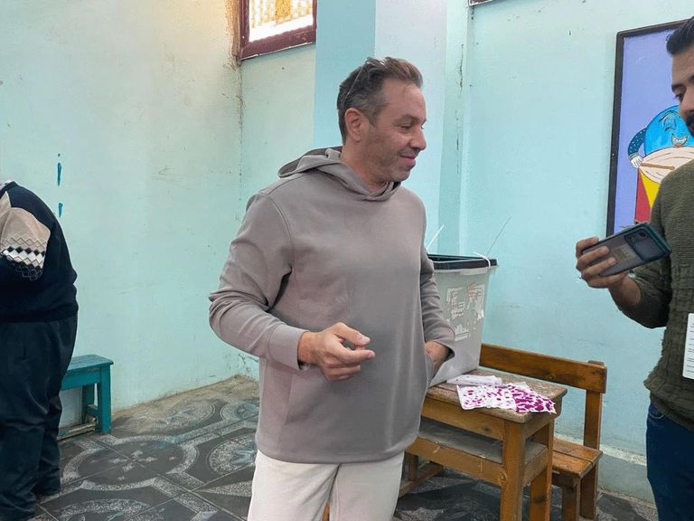 الرياضيون يدلون بأصواتهم في انتخابات الرئاسة المصرية عماد متعب نجم الأهلي السابق