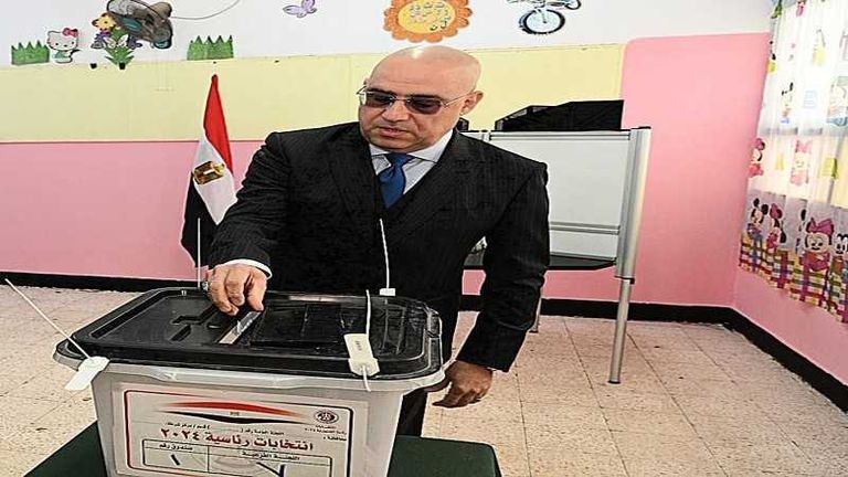 وزير المالية المصري محمد معيط يدلي بصوته في الانتخابات