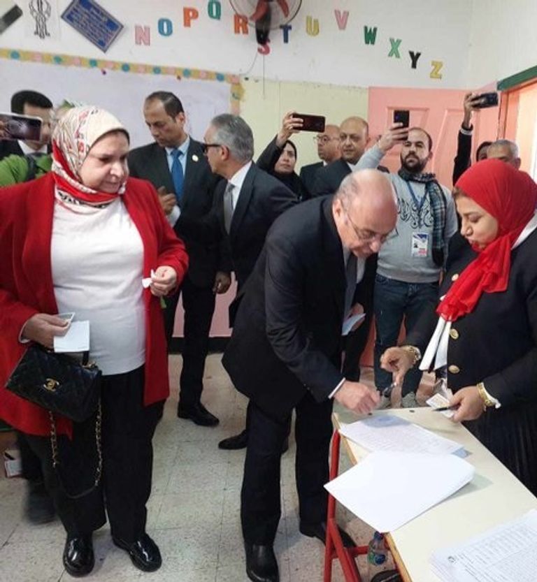 وزير المالية المصري محمد معيط يدلي بصوته في الانتخابات