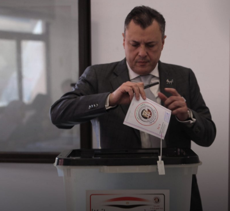 وزير المالية المصري محمد معيط يدلي بصوته في الانتخابات