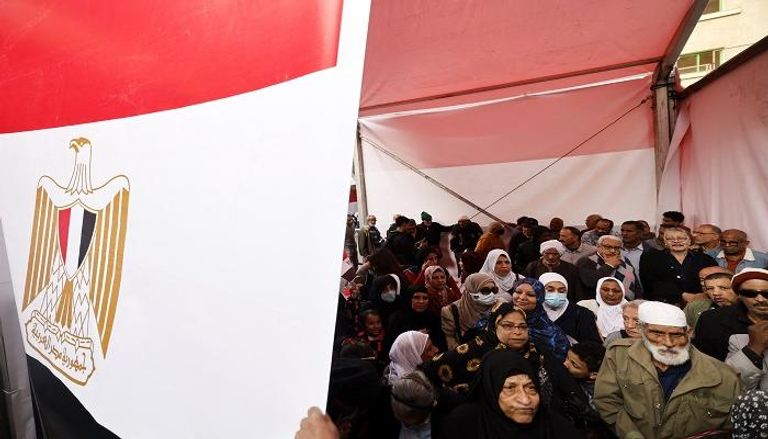 جانب من المشاركة الكثيفة في أول أيام انتخابات رئاسة مصر