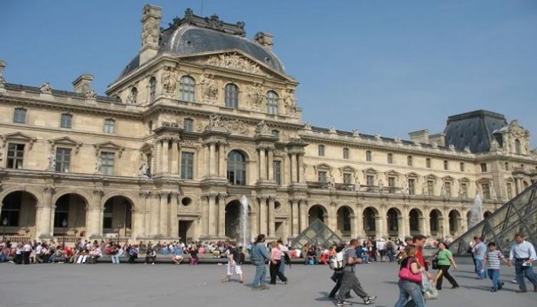 متحف اللوفر بباريس - أرشيفية