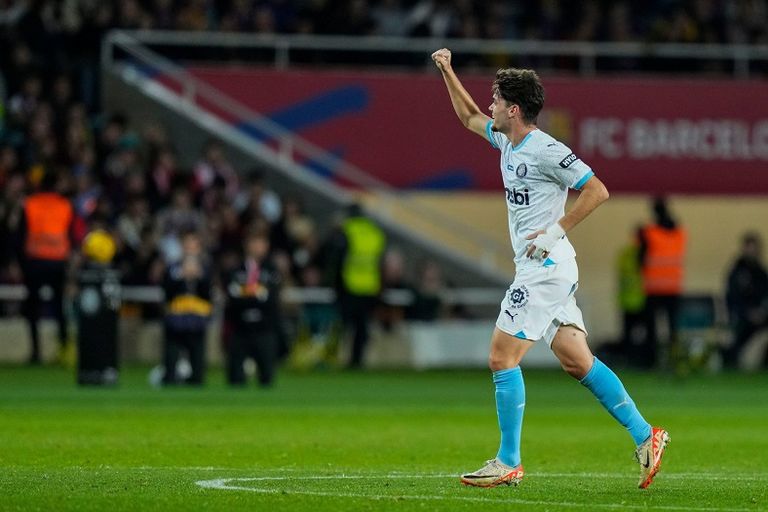 ميغويل يحتفل بالهدف خلال مباراة برشلونة وجيرونا