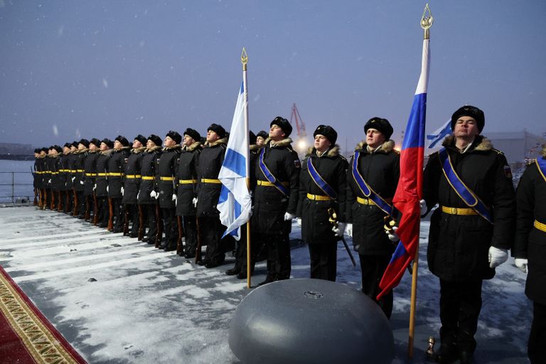جنود روس على متن الغواصة التي تعمل بالطاقة النووية