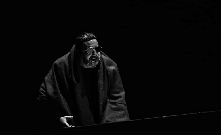 مشهد من مسرحية آخر البحر