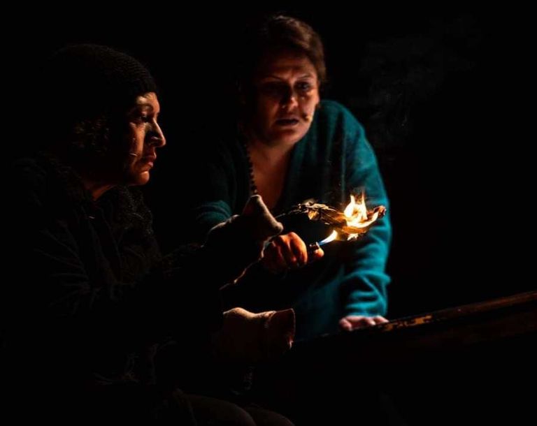 مشهد من مسرحية آخر البحر