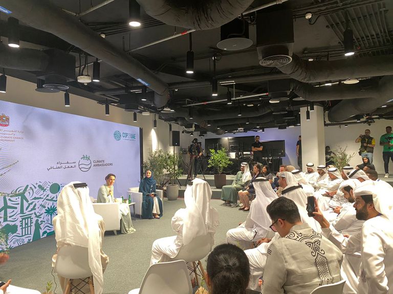 مريم بنت محمد المهيري خلال جلسة لسفراء العمل المناخي مريم بنت محمد المهيري خلال جلسة لسفراء العمل المناخي