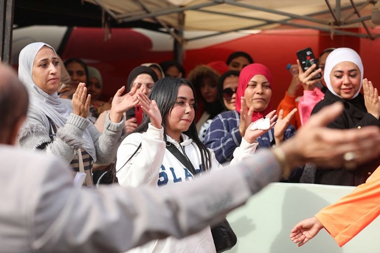 سيدات مصريات أمام إحدى اللجان - رويترز