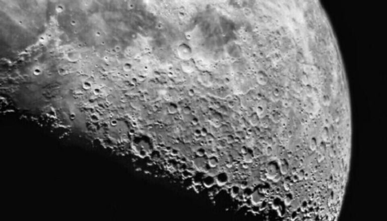 صورة مقربة لسطح القمر