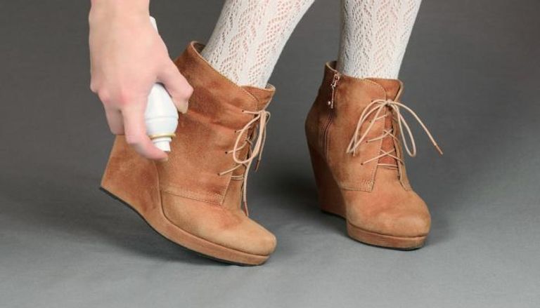كيفية تنظيف الأحذية الشامواه