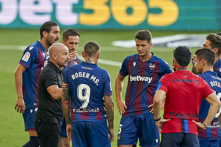 ليفانتي فريق ألميريا الإسباني