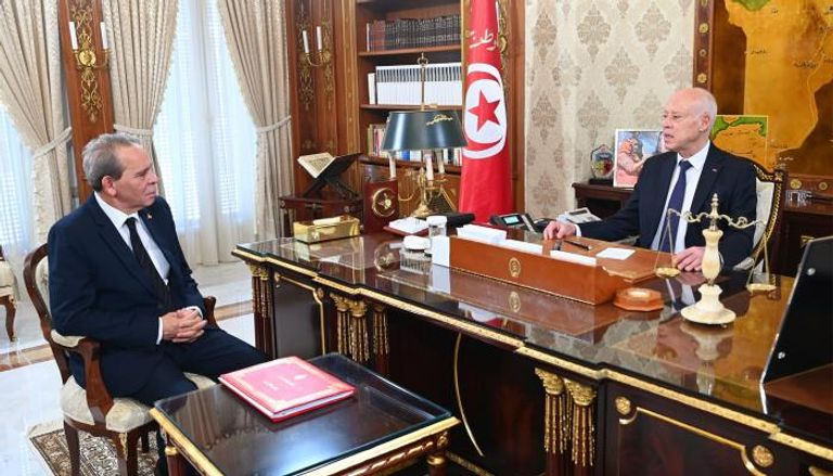 قيس سعيد خلال لقائه برئيس الحكومة (الرئاسة التونسية)