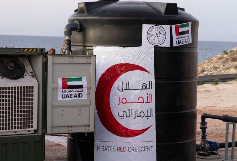 الإمارات تدشن محطات تحلية مياه لتزويد 300 ألف شخص في غزة بالمياه يوميا
