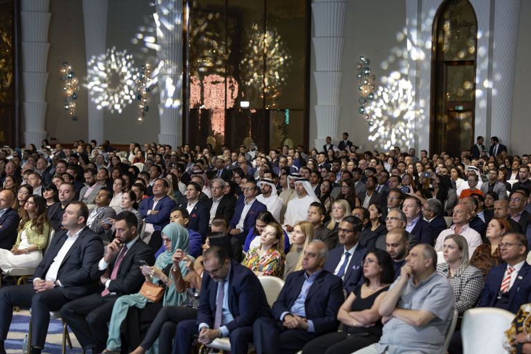 الشيخ حمدان بن محمد بن راشد آل مكتوم يشهد ختام منتدى "سكيفت جلوبال فورم إيست"