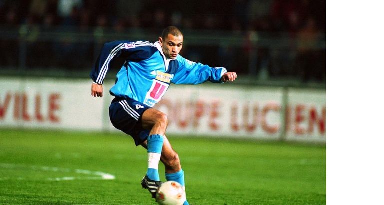 معمر ماموني منتخب الجزائر - صورة أرشيفية