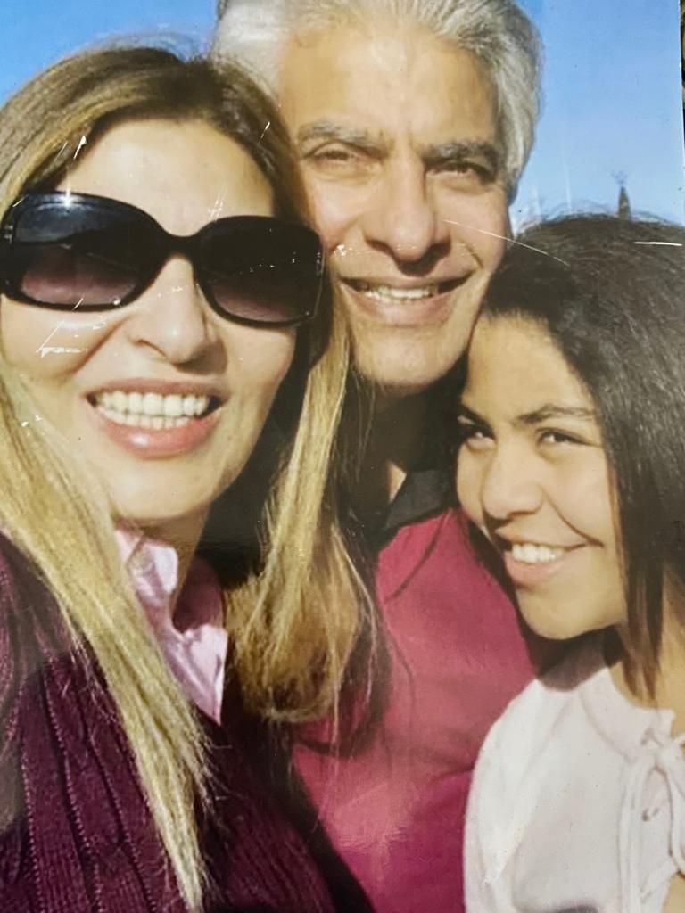 الإعلامي الراحل وائل الإبراشي وزوجته