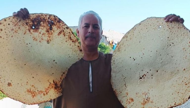 نقيب الفلاحين في مصر بصحبة الخبز البتاو