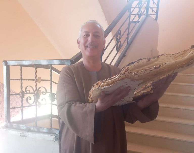 نقيب الفلاحين في مصر بصحبة الخبز البتاو