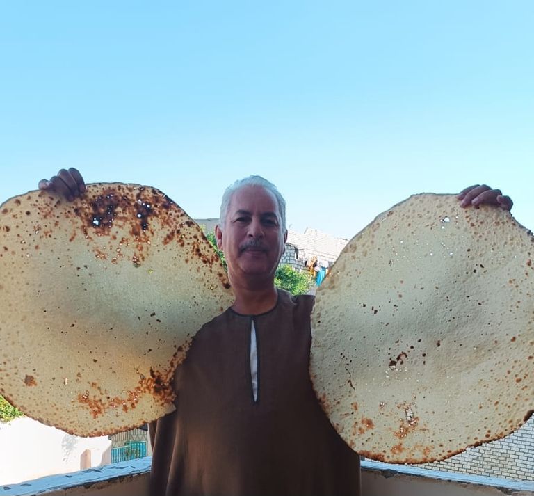 نقيب الفلاحين في مصر بصحبة الخبز البتاو