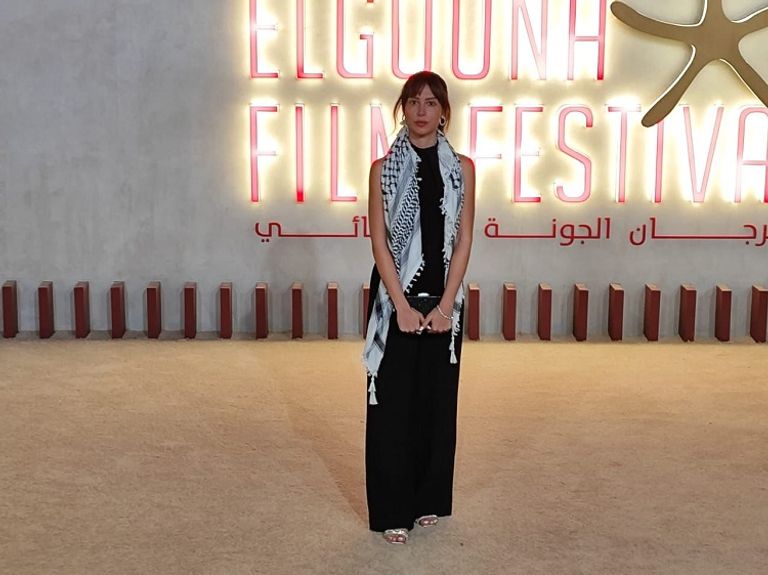 طاقم عمل الفيلم وعدد من الحضور بالمهرجان