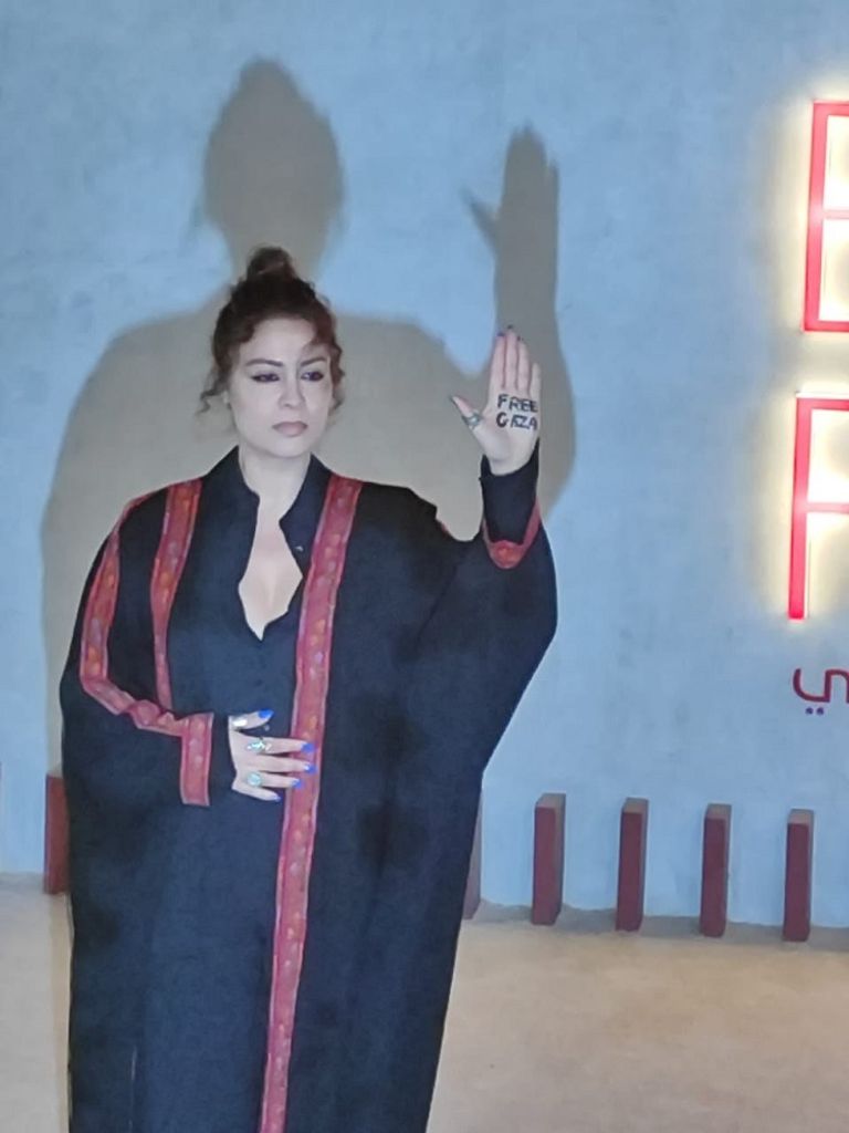 طاقم عمل الفيلم وعدد من الحضور بالمهرجان