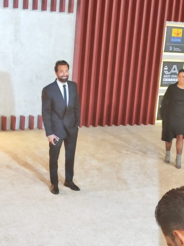 طاقم عمل الفيلم وعدد من الحضور بالمهرجان