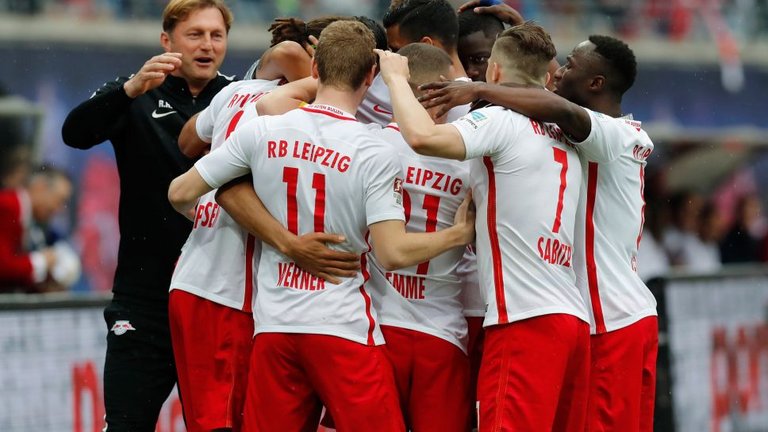 لايبيزيغ في موسم 2016-2017 فريق باير ليفركوزن الألماني