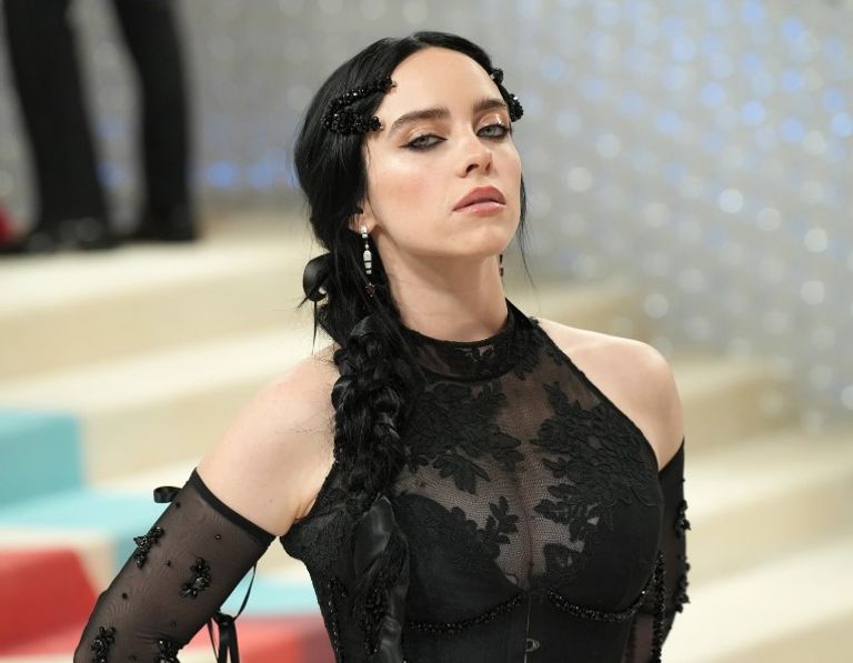 المغنية العالمية بيلي إيليش