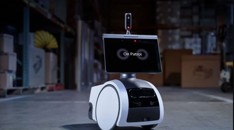 أسترو كلب حراسة من أمازون أمازون تحول إنسانها الآلي أسترو إلى كلب حراسة للشركات الصغيرة والمتوسطة