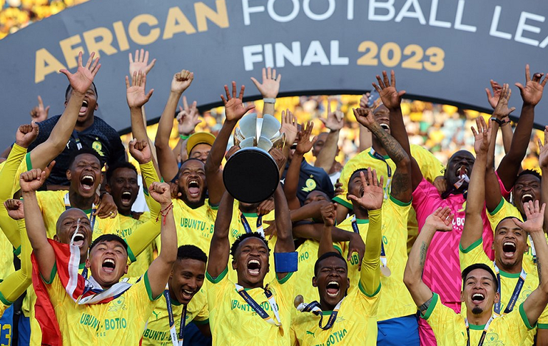 صن داونز  خوان لابورتا مع ألكسندر تشيفيرين