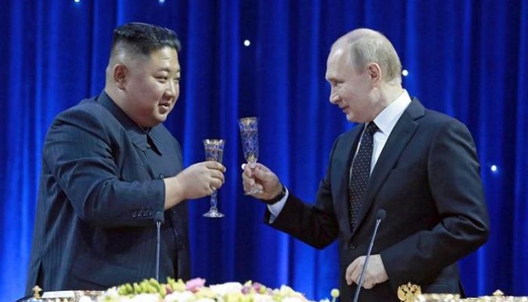 لقاء سابق بين الرئيس الروسي بوتين وزعيم كوريا الشمالية كيم