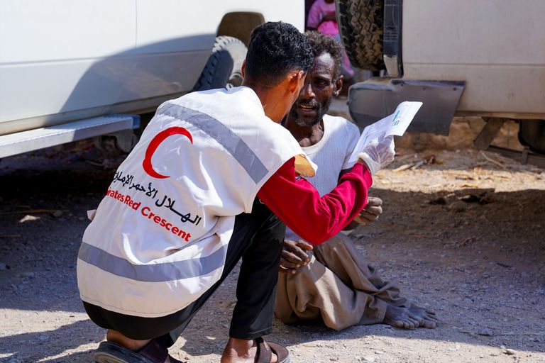 «العين الإخبارية» ترصد جهود الإمارات لعلاج فقراء اليمن