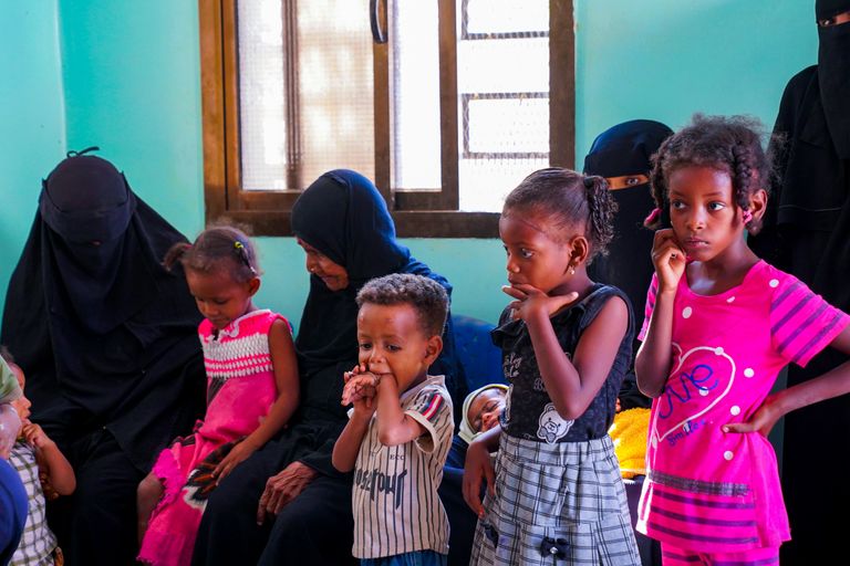 «العين الإخبارية» ترصد جهود الإمارات لعلاج فقراء اليمن