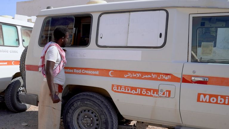 «العين الإخبارية» ترصد جهود الإمارات لعلاج فقراء اليمن