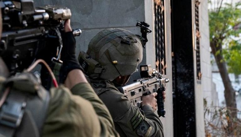 جنديان إسرائيليان في غزة - رويترز