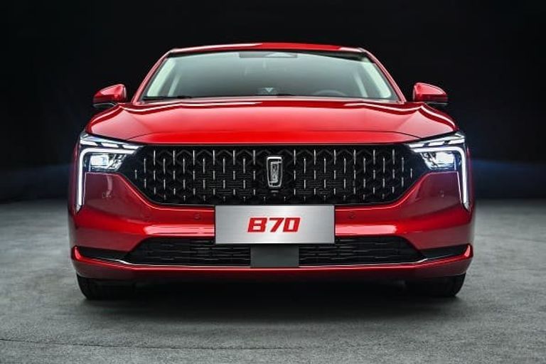 سيارة بيستون B70 موديل 2024