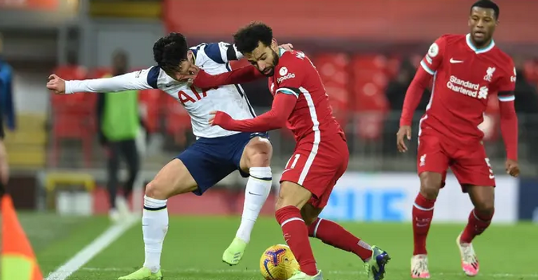 صلاح وسون محمد صلاح مهاجم ليفربول