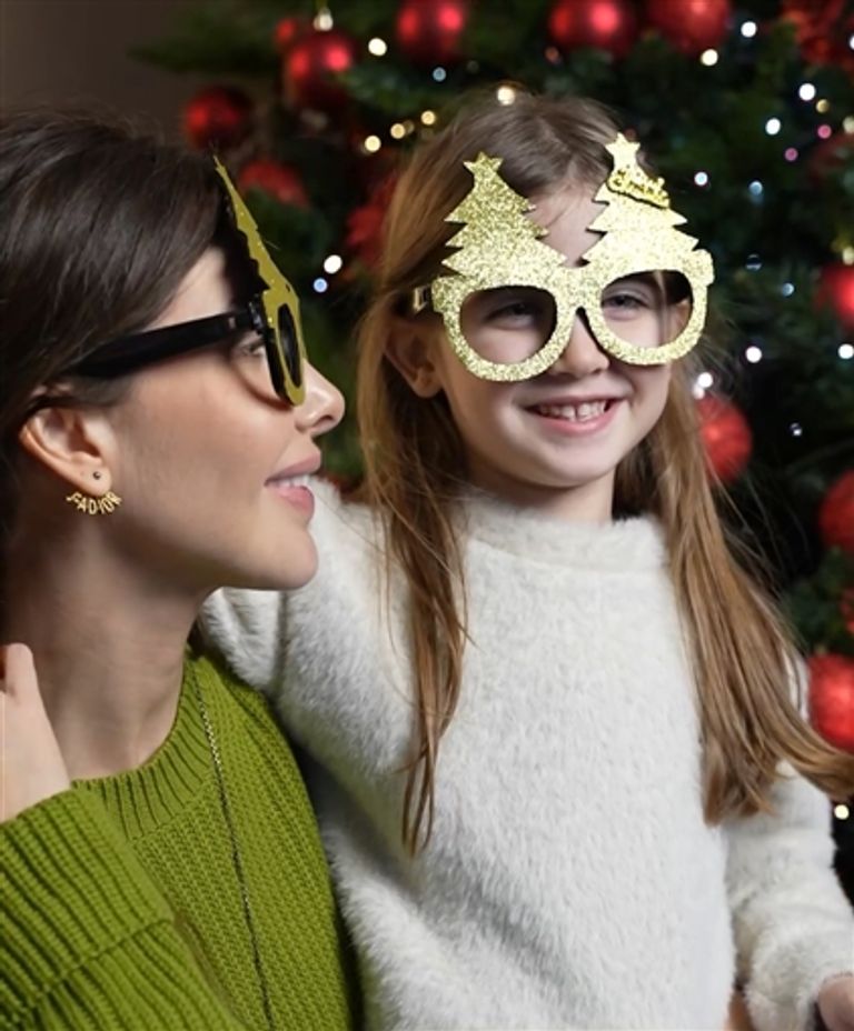 نانسي عجرم وبناتها يحتفلن بأعياد الميلاد