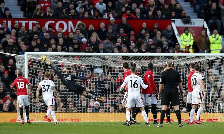 هدف ستيفن ديفور في مرمى مانشستر يونايتد