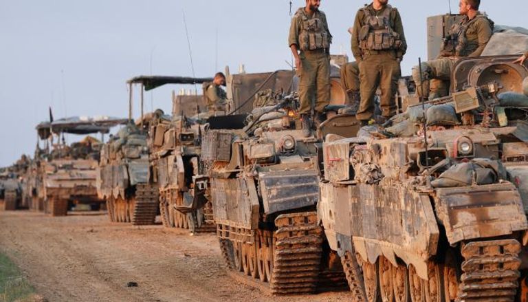 جنود إسرائيليون وآليات على الحدود مع غزة