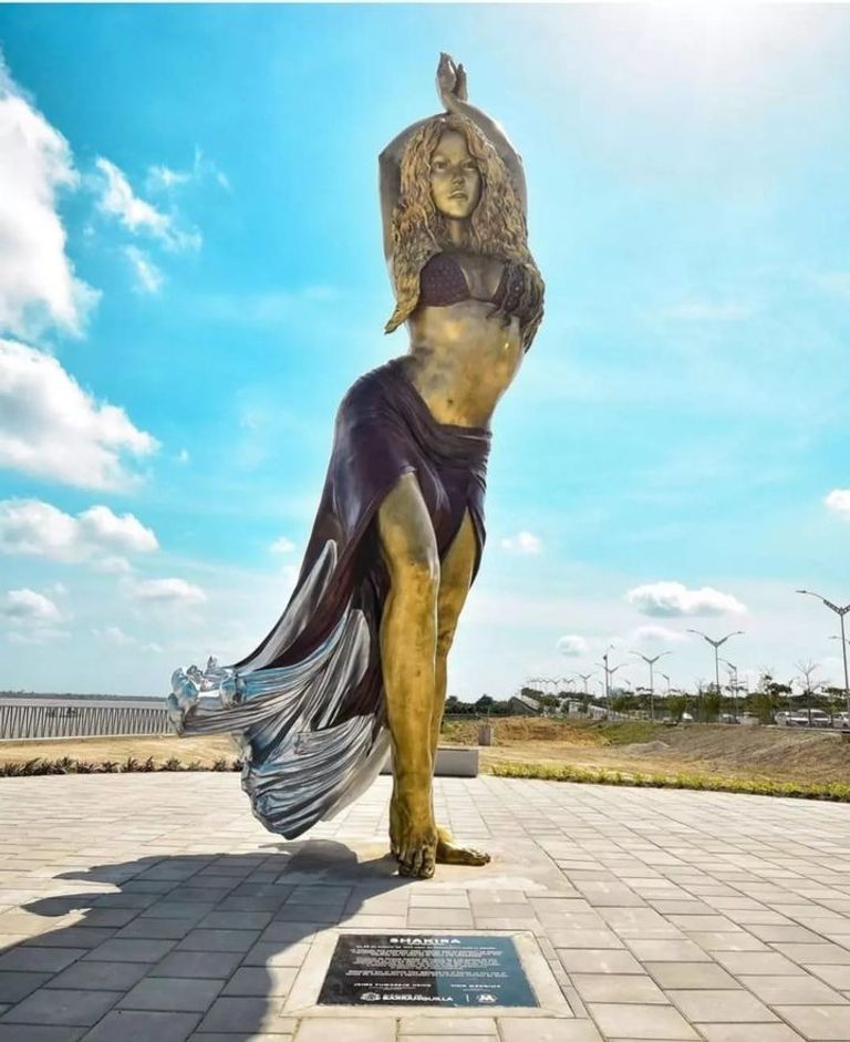 تمثال نجمة البوب شاكيرا