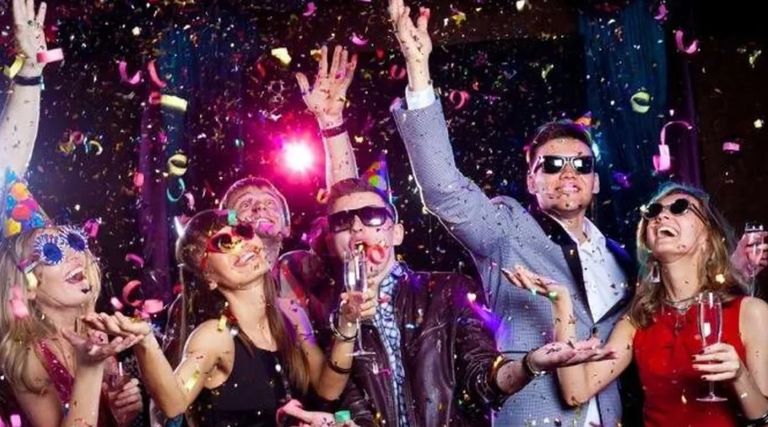 حفل جون نيومان في ريكسوس بريميوم دبي أحد حفلات رأس السنة 2024 في الإمارات أفضل أماكن لقضاء رأس السنة في الإمارات 2024