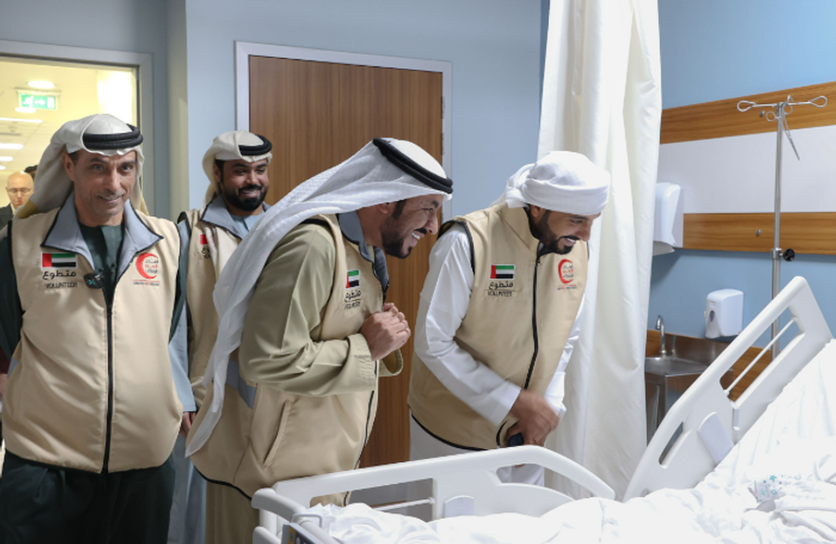 وفد الهلال الأحمر الإماراتي في مستشفى الناس