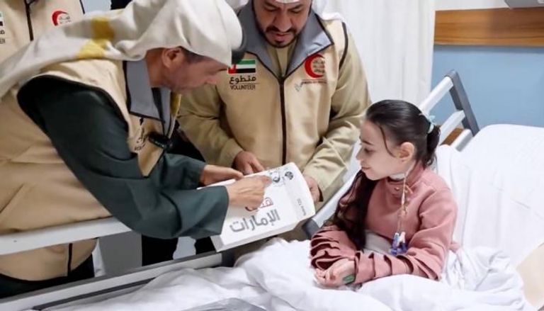 وفد الهلال الأحمر الإماراتي في مستشفى الناس