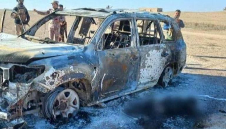 السيارة المحترقة في صحراء العراق