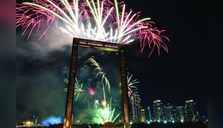ألعاب نارية في سماء الإمارات